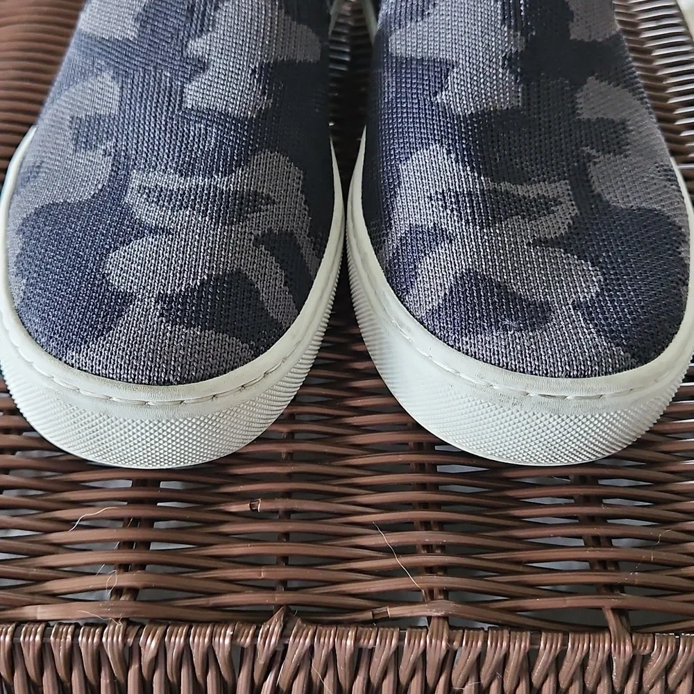 Rothys Original Gray Camo Slip On Sneaker, Size 7.5 - Picture 7 of 11